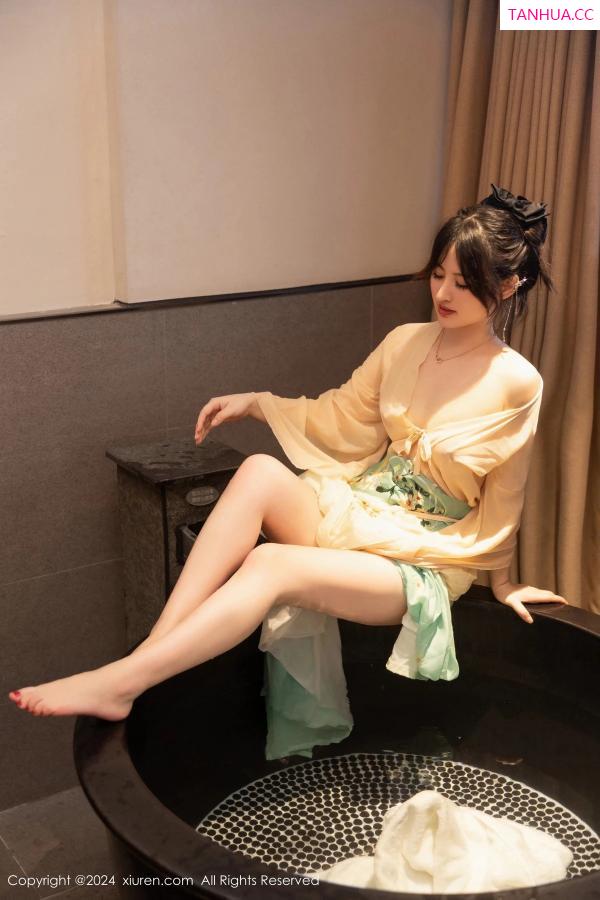 陈诗诗 诗诗 [XiuRen]高清写真图 2024.02.22 No.8128 诗诗kiki 性感美臀第34张图片